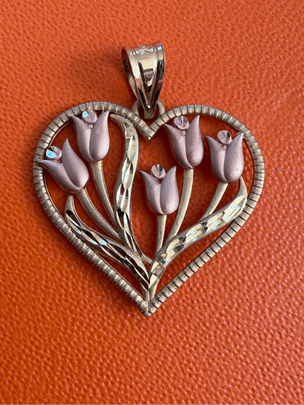 10K Tulip heart Pendant